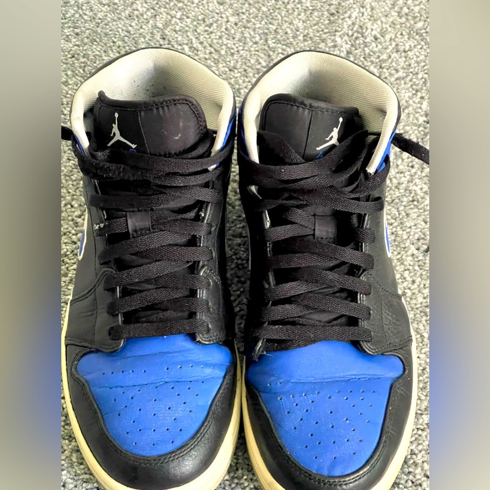 Jordan 1 black and blue Very good condition sz10.5